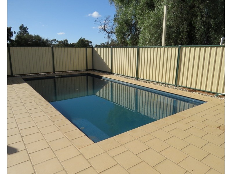 60 Mills Road, Deniliquin NSW 2710