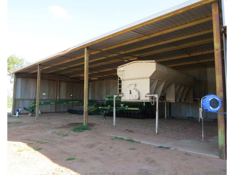 60 Mills Road, Deniliquin NSW 2710