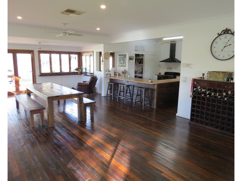 60 Mills Road, Deniliquin NSW 2710