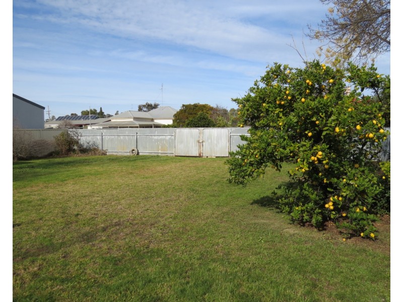 14 MAHONGA STREET, Jerilderie NSW 2716