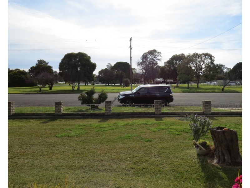 14 MAHONGA STREET, Jerilderie NSW 2716