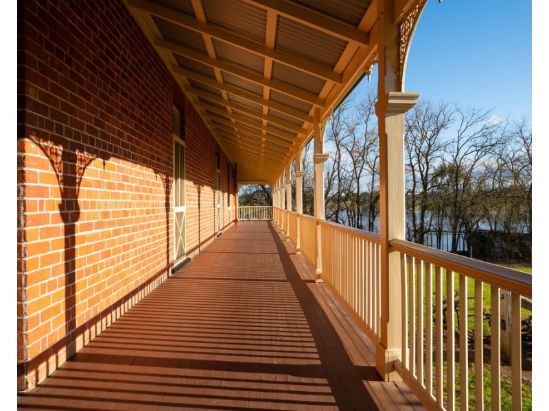 115 Burma Road, Table Top NSW 2640