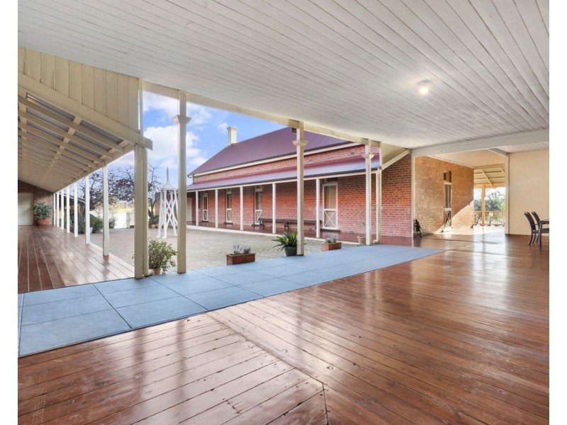 115 Burma Road, Table Top NSW 2640