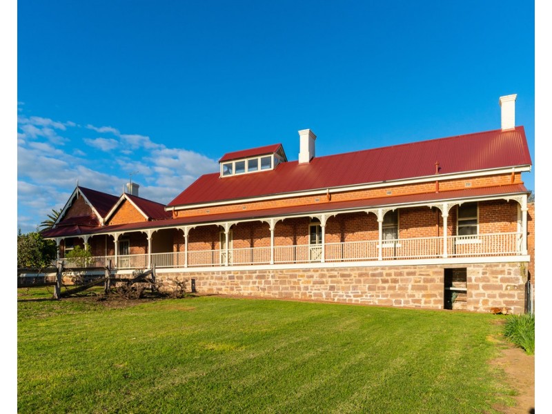 115 Burma Road, Table Top NSW 2640