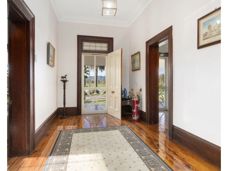 115 Burma Road, Table Top NSW 2640