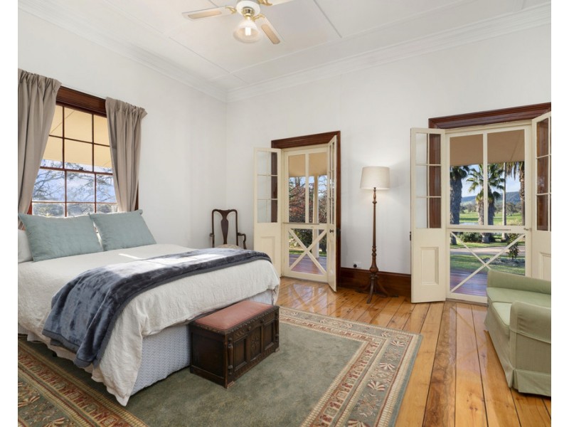 115 Burma Road, Table Top NSW 2640