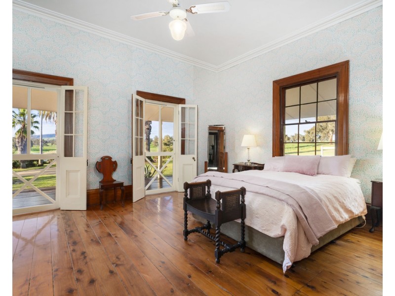 115 Burma Road, Table Top NSW 2640