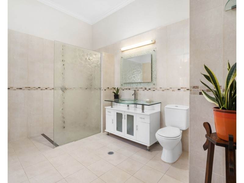 115 Burma Road, Table Top NSW 2640