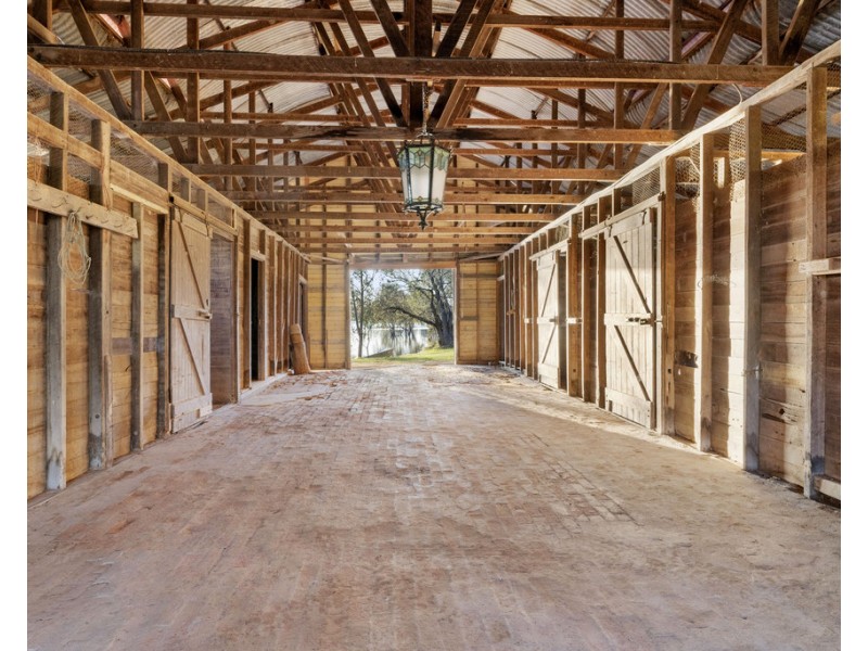 115 Burma Road, Table Top NSW 2640