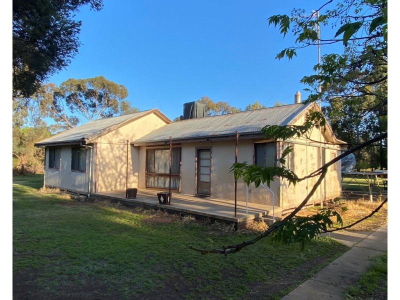 14 YALOKE ROAD, Deniliquin NSW 2710