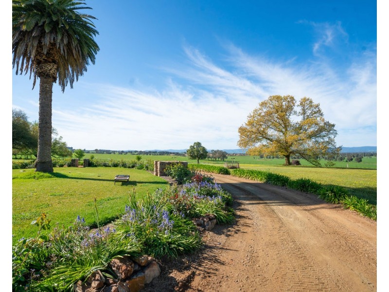 9985 Hume Highway, Holbrook NSW 2644