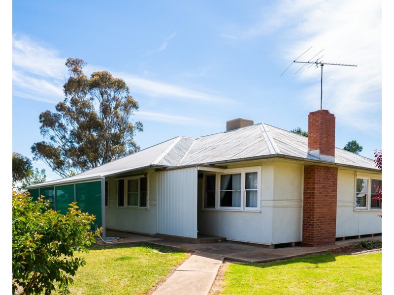 Oaklands NSW 2646