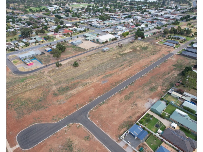 33 Lewis Crescent, Finley NSW 2713