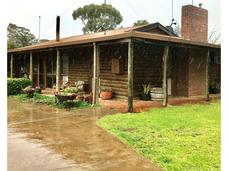 11 Quirk Street, Finley NSW 2713