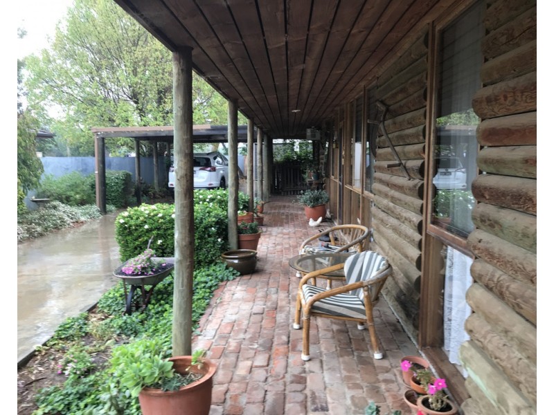 11 Quirk Street, Finley NSW 2713