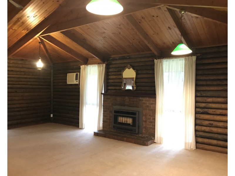 11 Quirk Street, Finley NSW 2713