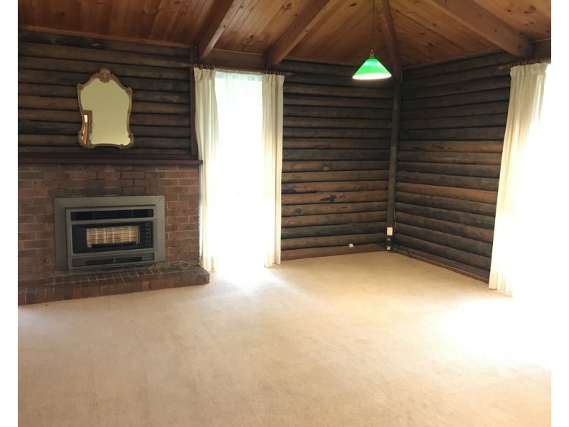 11 Quirk Street, Finley NSW 2713