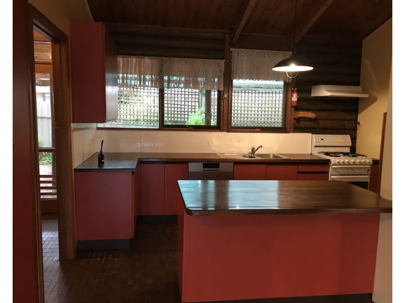 11 Quirk Street, Finley NSW 2713