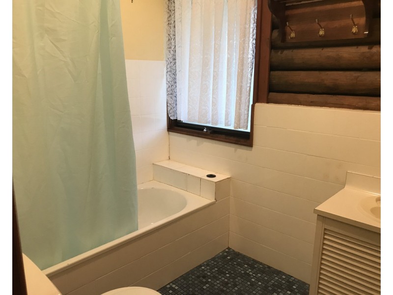 11 Quirk Street, Finley NSW 2713