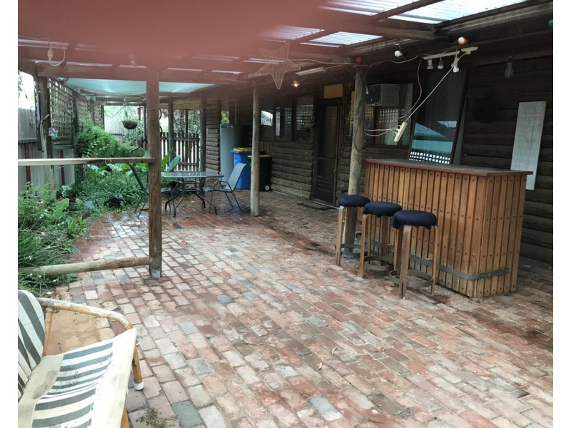 11 Quirk Street, Finley NSW 2713