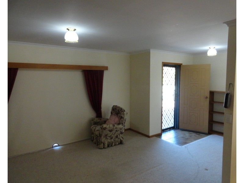 2/14 Huon-Kiewa Road, Tangambalanga VIC 3691