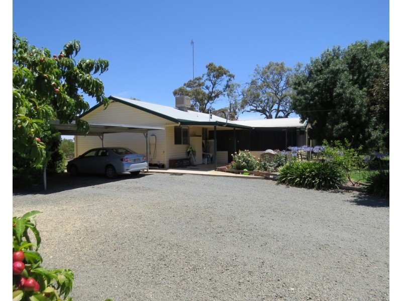894 STUD PARK ROAD, Deniliquin NSW 2710