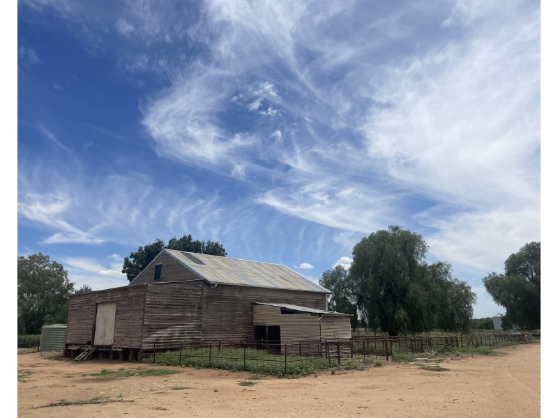 82 (RMB 2070) Pine lodge Rd, Tocumwal NSW 2714