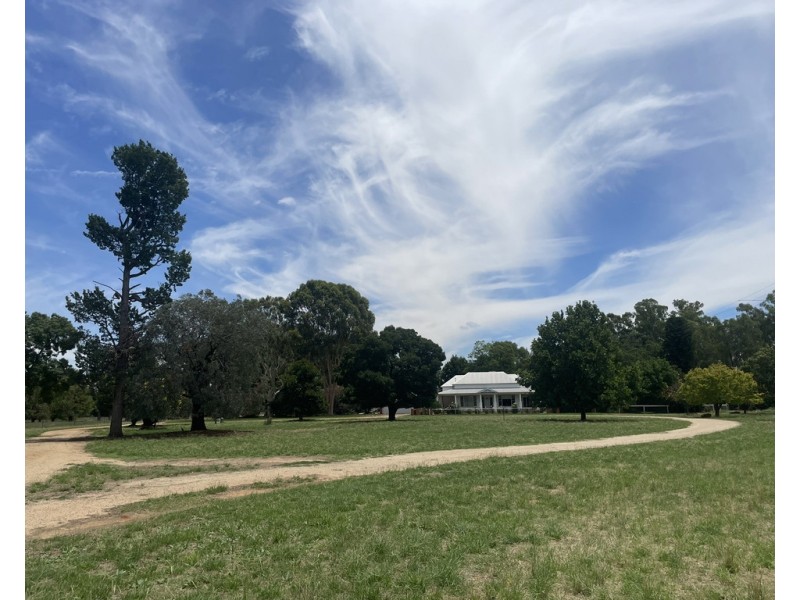 82 (RMB 2070) Pine lodge Rd, Tocumwal NSW 2714