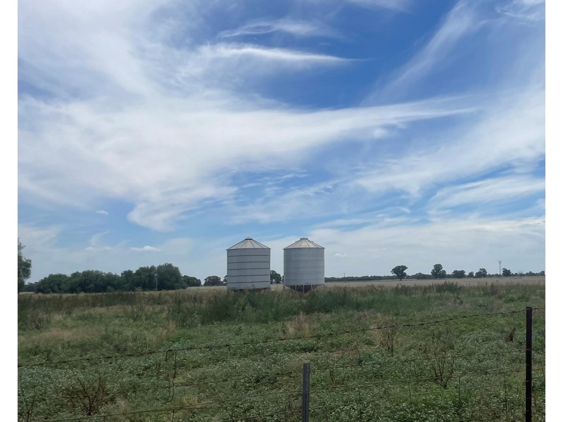 82 (RMB 2070) Pine lodge Rd, Tocumwal NSW 2714