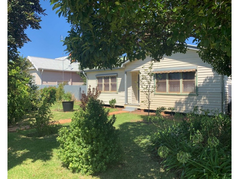 40 Hampden Street, Finley NSW 2713