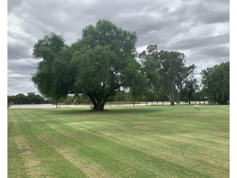 48 Matthew Ave, Jerilderie NSW 2716