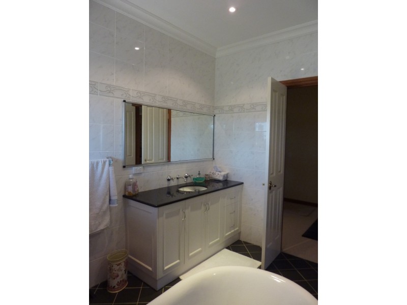 111c Poachers Lane, Wagga Wagga NSW 2650