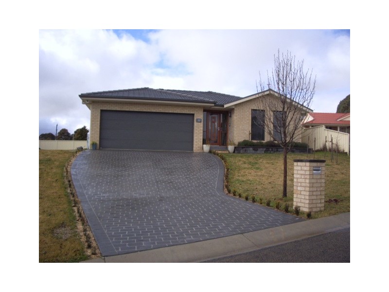 32 Barry Place, Crookwell NSW 2583