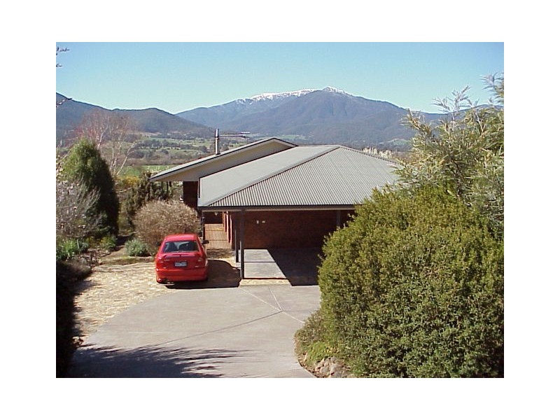 6 Gould Street, Tawonga VIC 3697