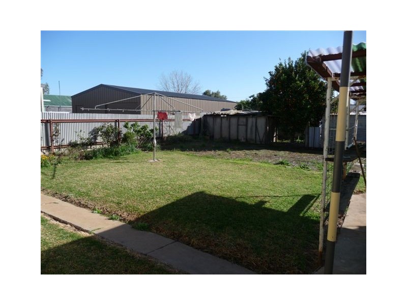 27 Coreen Street, Jerilderie NSW 2716