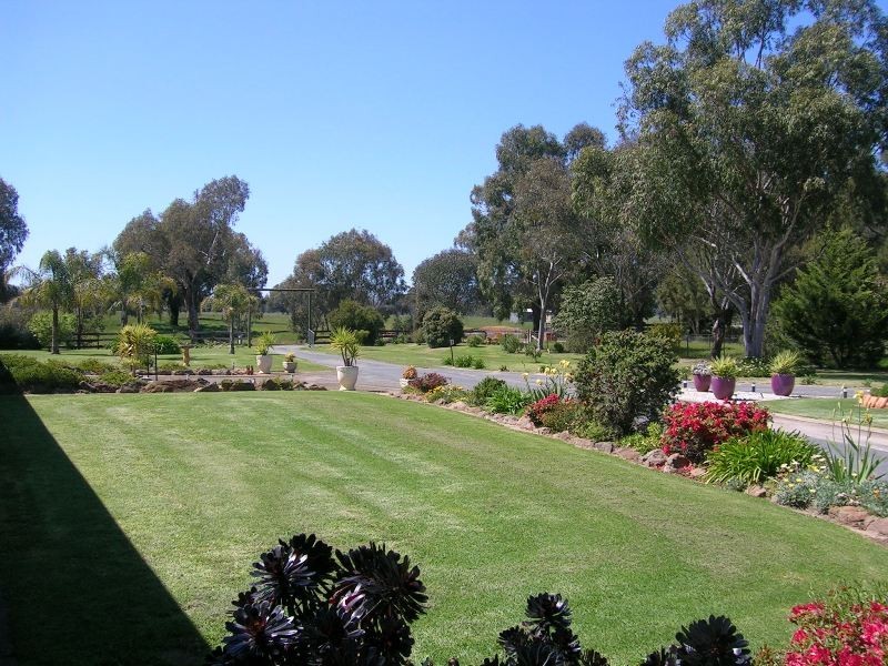 19 Moss Road Barnawartha North via, Wodonga VIC 3690