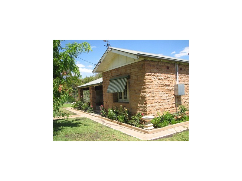 28 Douglas, Narrandera NSW 2700