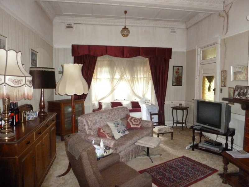 115 EDWARD ST, Young NSW 2594