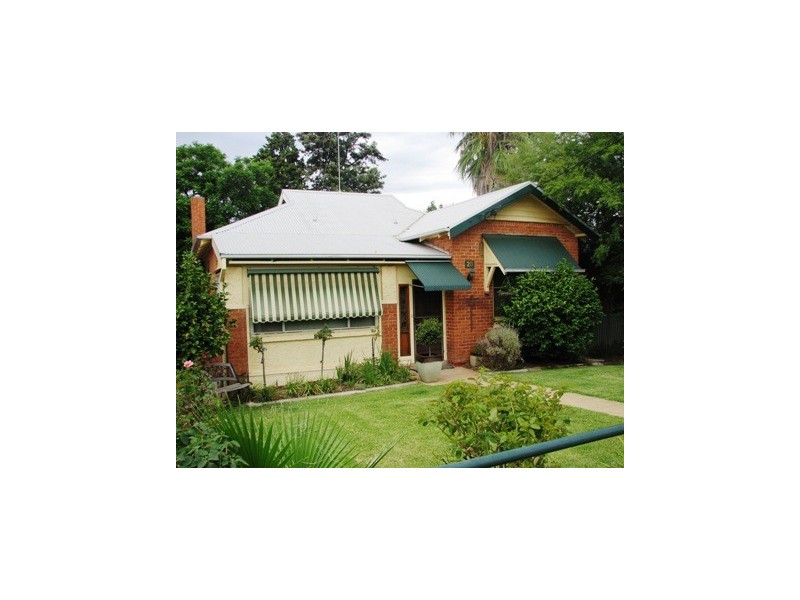 20 Douglas, Narrandera NSW 2700