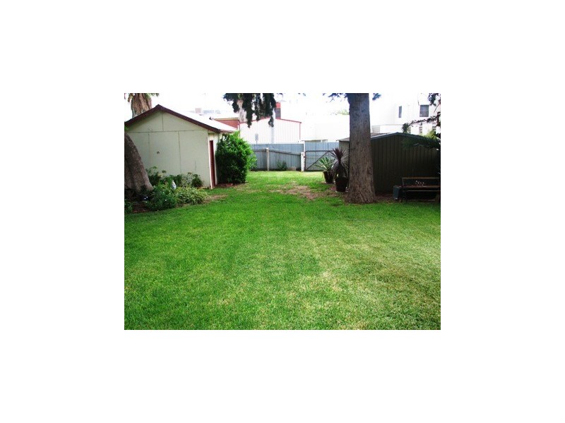 20 Douglas, Narrandera NSW 2700