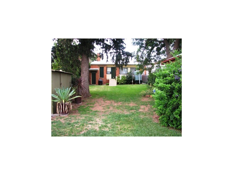 20 Douglas, Narrandera NSW 2700