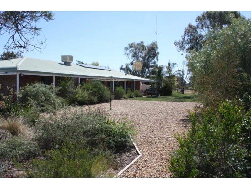 70 Ashbridge Road, Ganmain NSW 2702