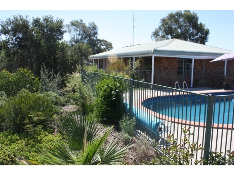 70 Ashbridge Road, Ganmain NSW 2702