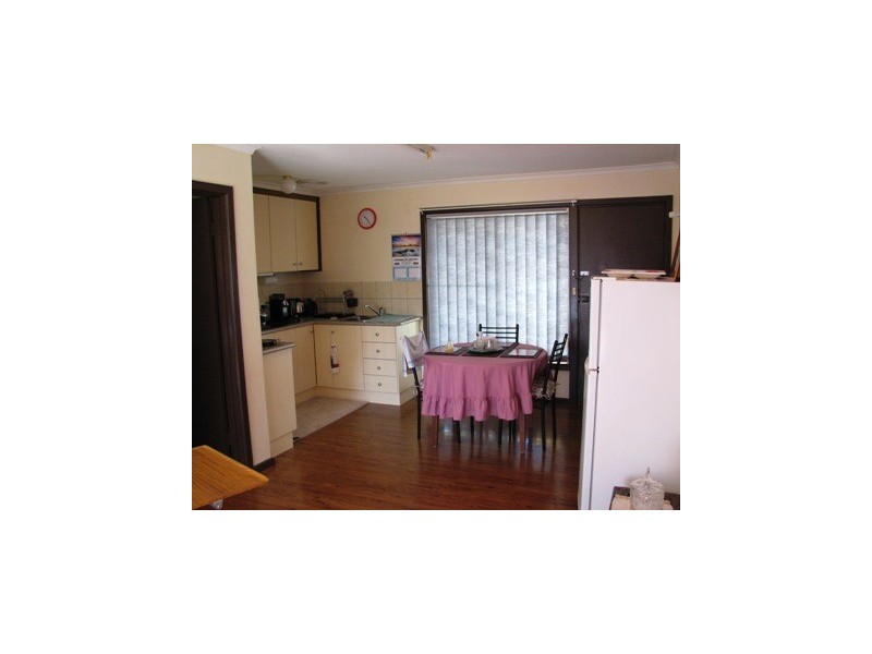 16 Chantilly, Narrandera NSW 2700