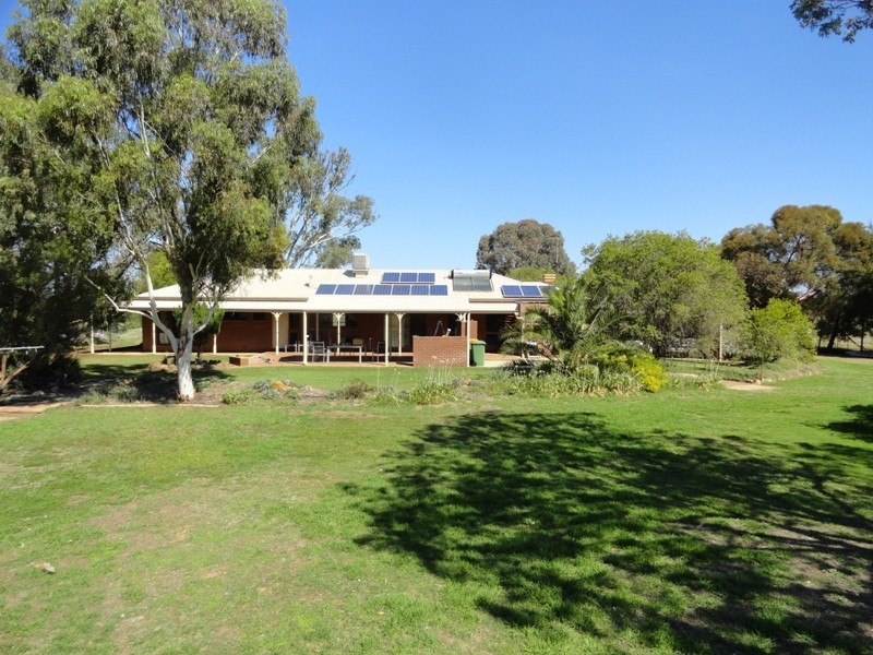 225 Spring Drive, Corowa NSW 2646