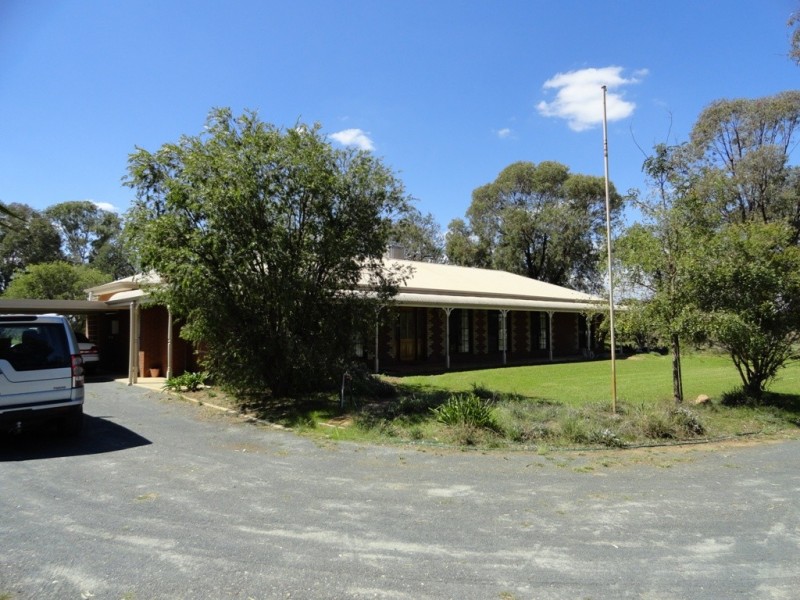 225 Spring Drive, Corowa NSW 2646