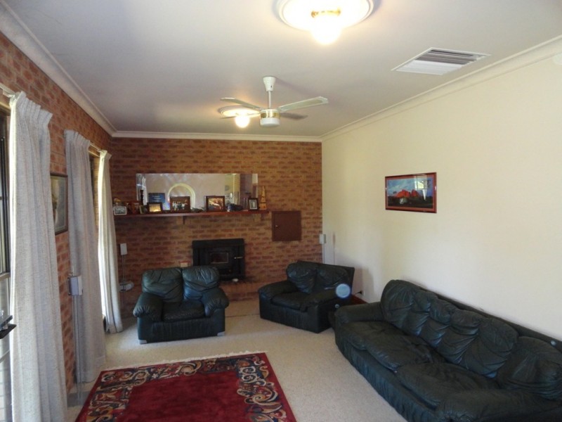 225 Spring Drive, Corowa NSW 2646