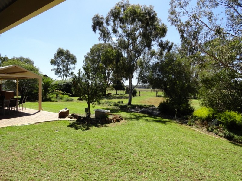 225 Spring Drive, Corowa NSW 2646