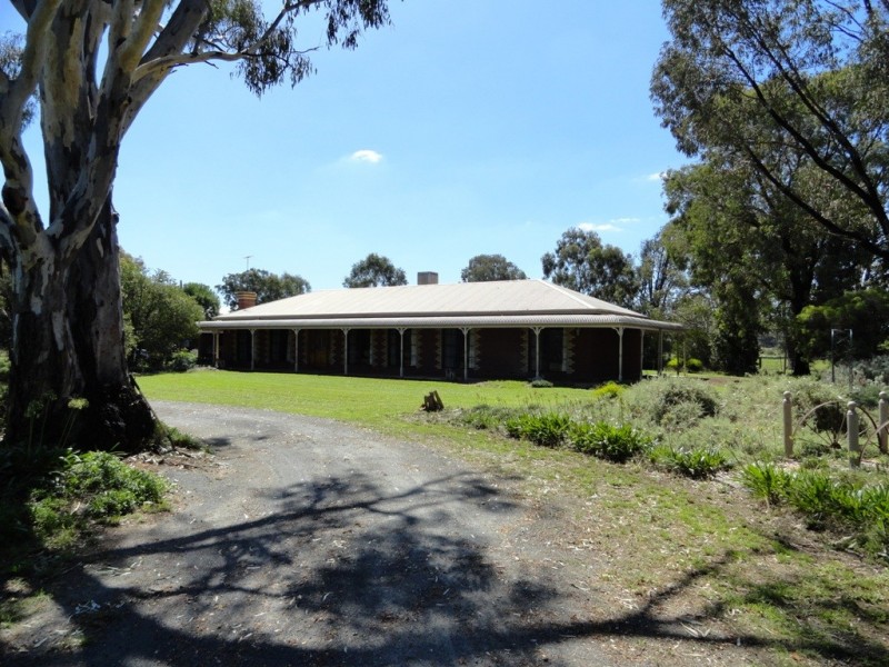 225 Spring Drive, Corowa NSW 2646