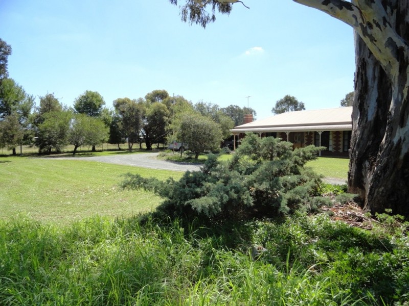 225 Spring Drive, Corowa NSW 2646